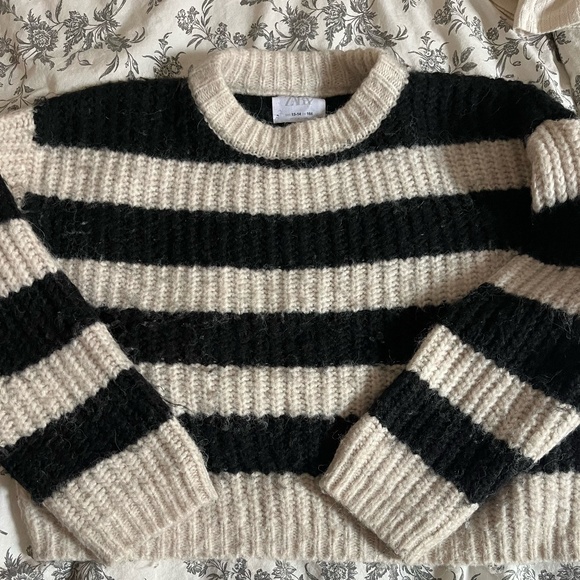Lovely fluffy Zara striped sweater - Picture 4 of 5